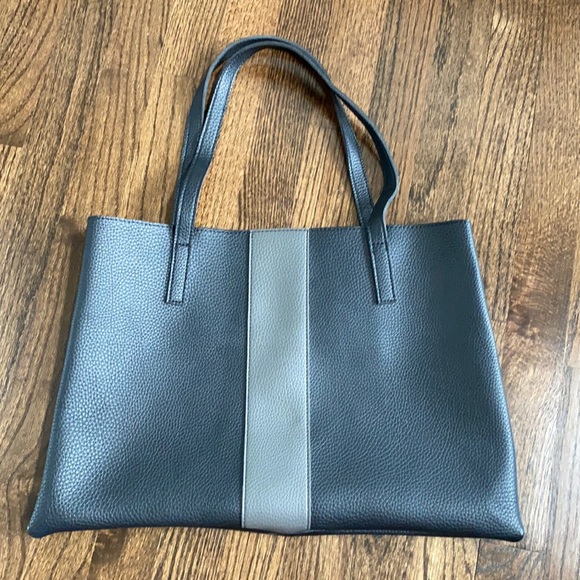 Vince Camuto Handbags - Vince Camuto vegan leather tote